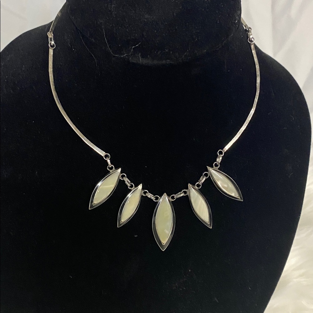 Pearlescent Marquise Pendant Necklace - Silver Toned